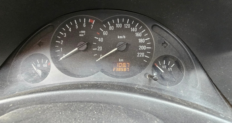 Opel Corsa cena 2500 przebieg: 238587, rok produkcji 2001 z Świdnica małe 4